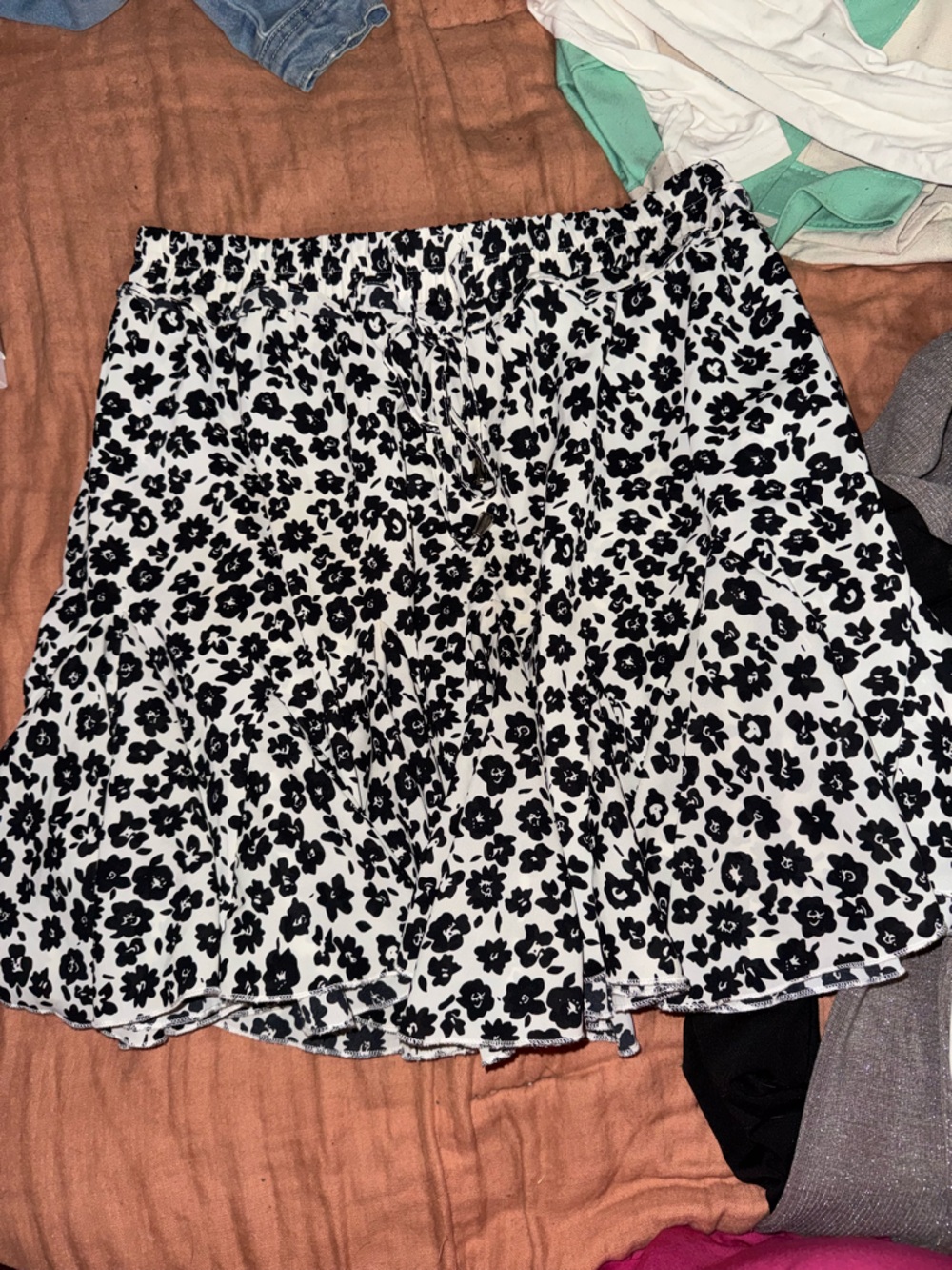entro Black and White Floral Skort